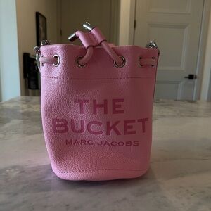 The Leather Bucket Bag Marc Jacobs